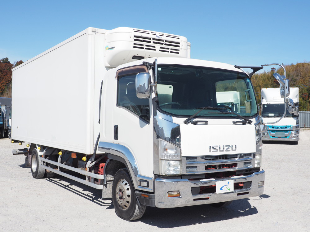 いすゞ フォワード 冷凍バン 中型 TKG-FRR90T2 年式 H26[写真03]