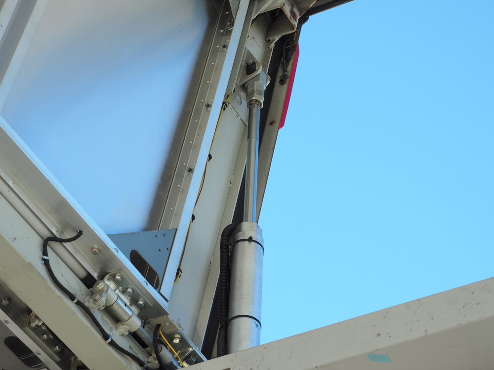 三菱ふそう ファイター ウイング車 中型 TKG-FK61F 年式 H28[写真19]