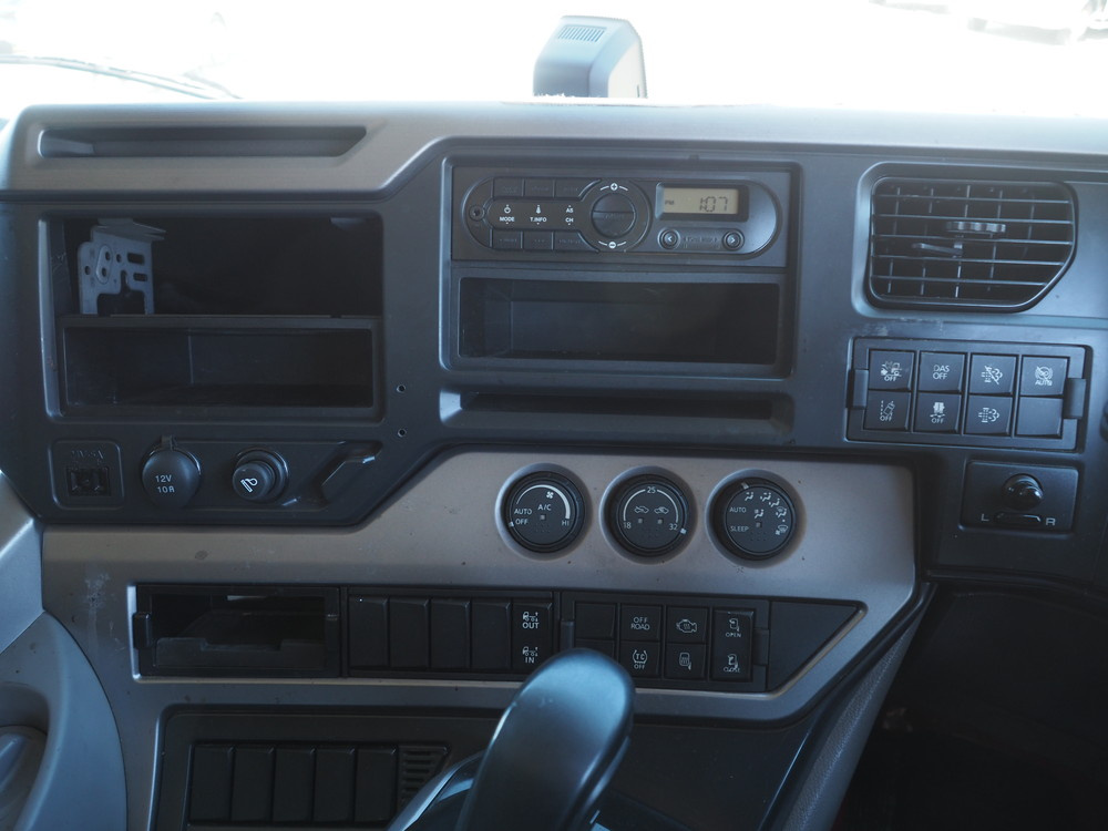 UDトラックス クオン ウイング車 大型 2PG-CG5CA 年式 R1[写真36]