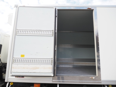 いすゞ フォワード 冷凍バン 中型 TKG-FRR90T2 年式 H29 [写真13]