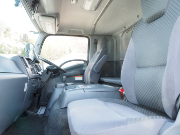 いすゞ フォワード 冷凍バン 中型 TKG-FRR90T2 年式 H29 [写真32]