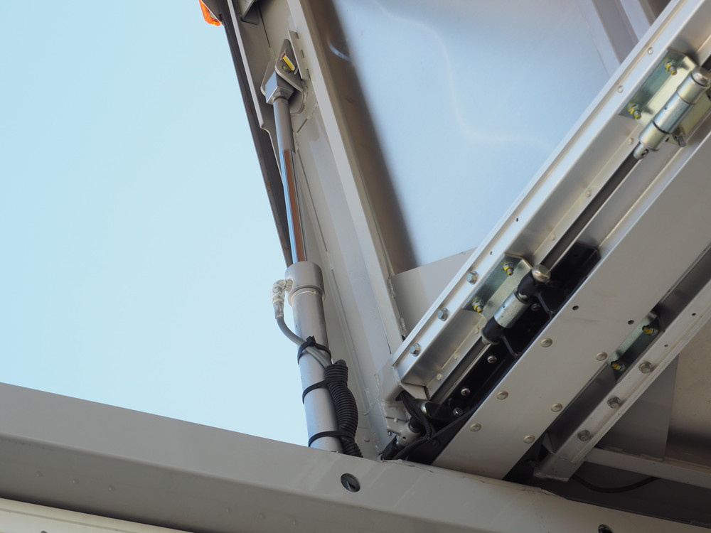 いすゞ フォワード ウイング車 中型 2RG-FRR90T2 年式 H30[写真12]