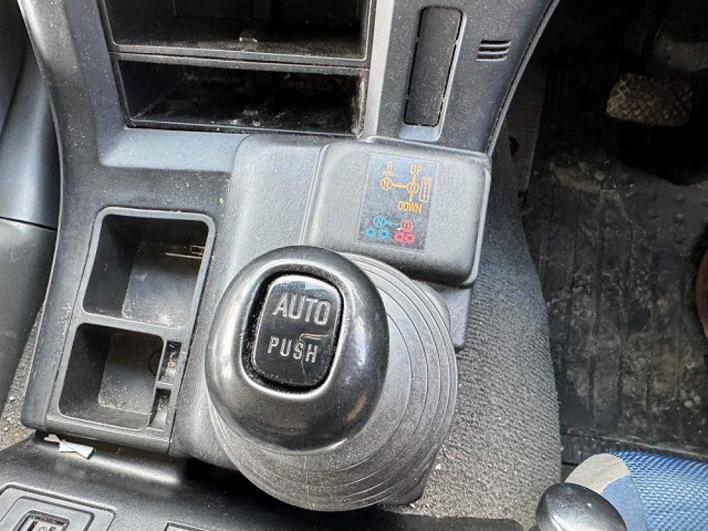 いすゞ ギガ ウイング車 大型 QKG-CYJ77A 年式 H27[写真07]