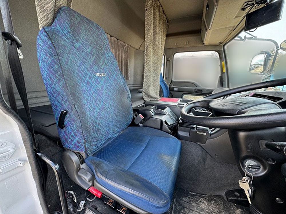 いすゞ ギガ ウイング車 大型 QKG-CYJ77A 年式 H27[写真06]