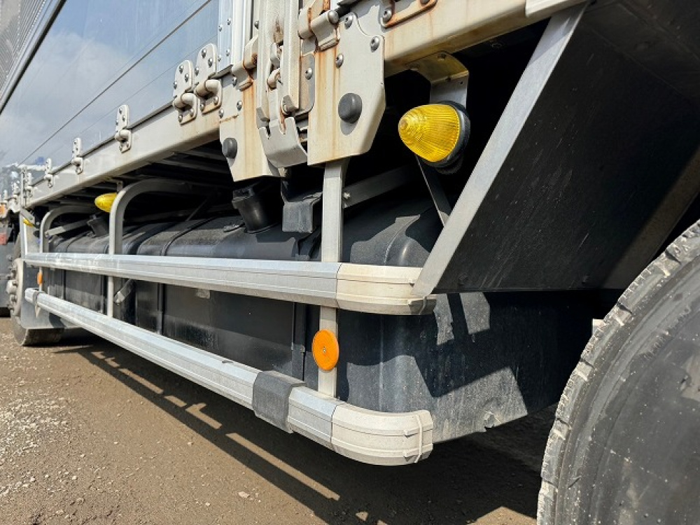 いすゞ ギガ ウイング車 大型 QKG-CYJ77A 年式 H27[写真04]