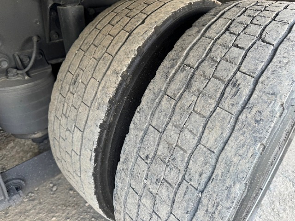 いすゞ ギガ ウイング車 大型 QKG-CYJ77A 年式 H27[写真25]