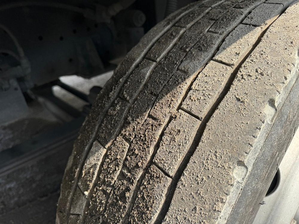 いすゞ ギガ ウイング車 大型 QKG-CYJ77A 年式 H27[写真26]