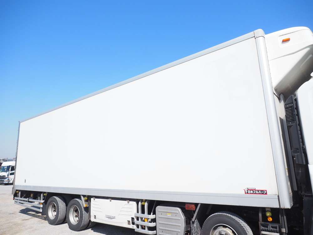 いすゞ ギガ 冷凍バン 大型 QPG-CYJ77B 年式 H30[写真09]