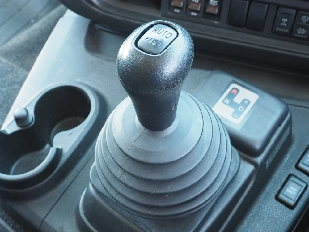 いすゞ ギガ 冷凍バン 大型 QPG-CYJ77B 年式 H30[写真22]