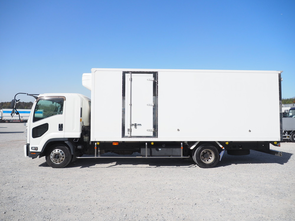 いすゞ フォワード 冷凍バン 中型 TKG-FRR90T2 年式 H28[写真09]