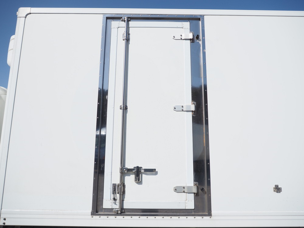 いすゞ フォワード 冷凍バン 中型 TKG-FRR90T2 年式 H28[写真11]