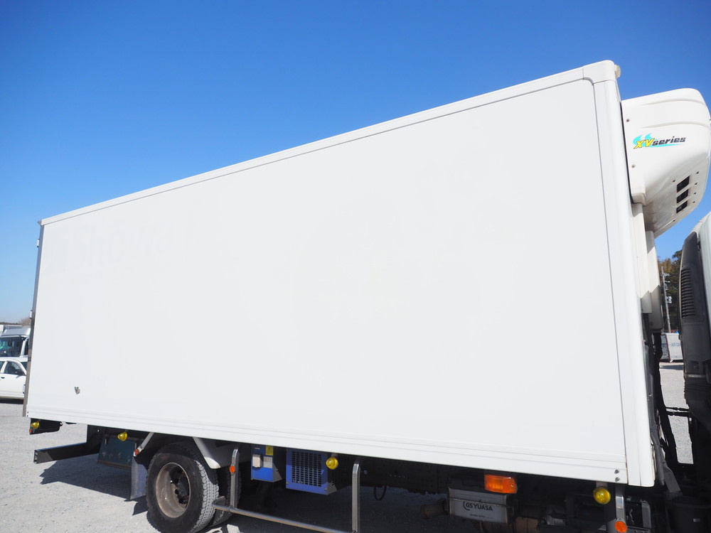 いすゞ フォワード 冷凍バン 中型 TKG-FRR90T2 年式 H28[写真08]