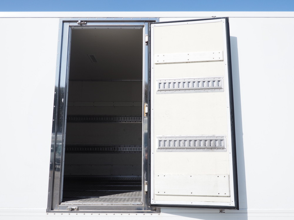 いすゞ フォワード 冷凍バン 中型 TKG-FRR90T2 年式 H28[写真12]