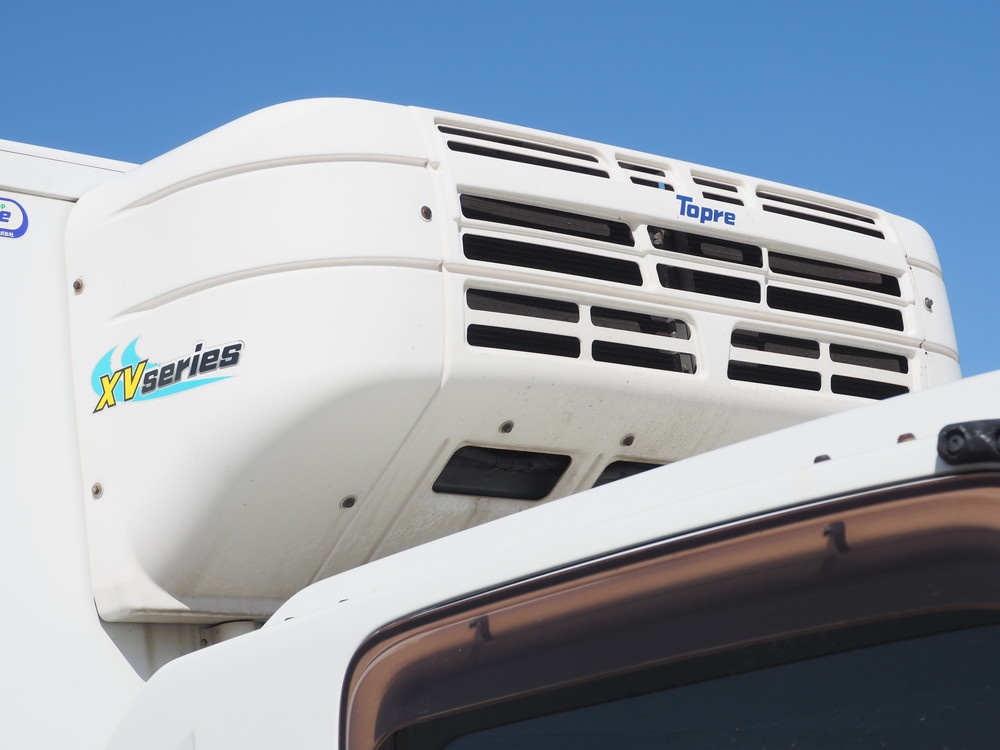 いすゞ フォワード 冷凍バン 中型 TKG-FRR90T2 年式 H28[写真07]