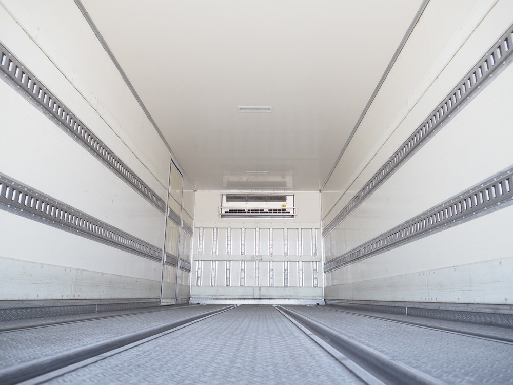 いすゞ フォワード 冷凍バン 中型 TKG-FRR90T2 年式 H28[写真15]