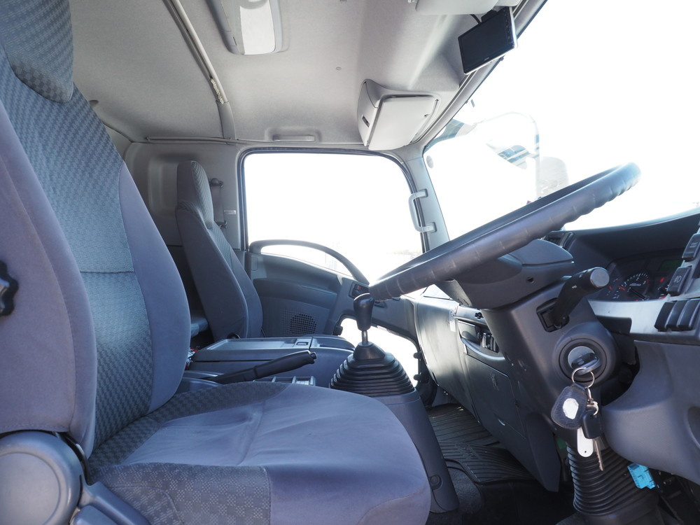 いすゞ フォワード 冷凍バン 中型 TKG-FRR90T2 年式 H28[写真20]