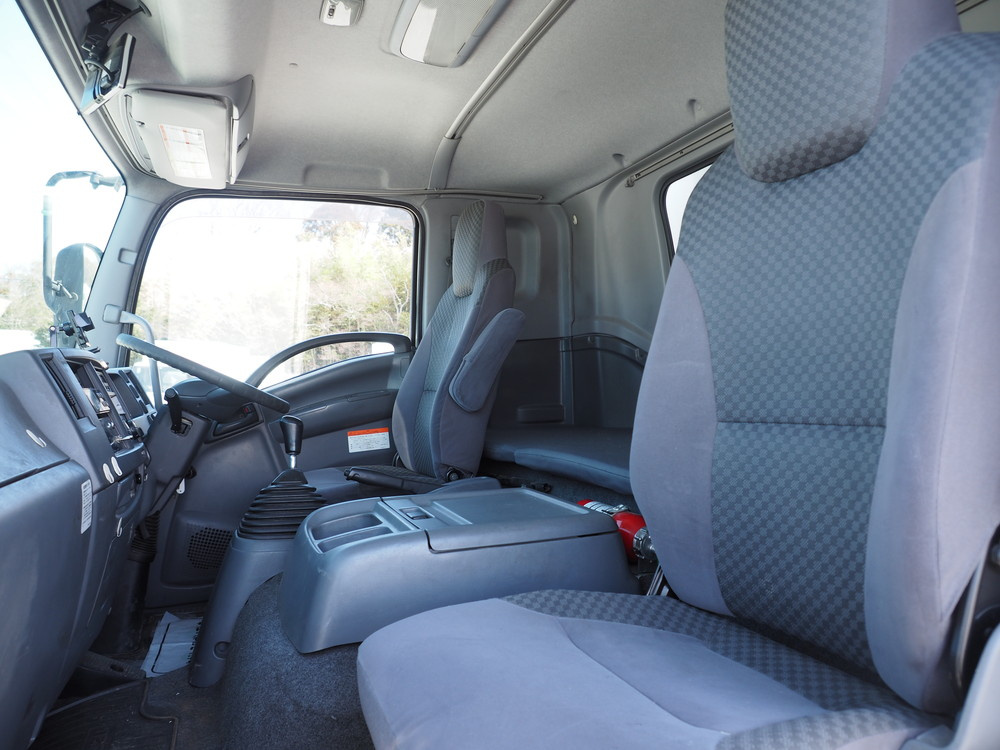 いすゞ フォワード 冷凍バン 中型 TKG-FRR90T2 年式 H28[写真29]