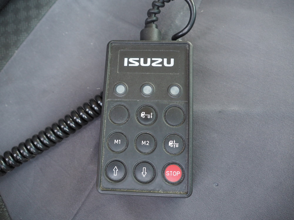 いすゞ フォワード 冷凍バン 中型 TKG-FRR90T2 年式 H28[写真26]