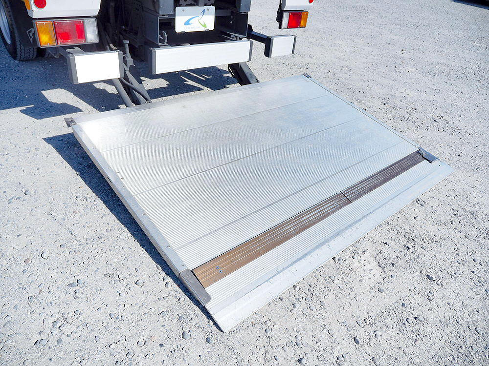 いすゞ エルフ バン車 小型 TRG-NPR85AN 年式 H27[写真17]