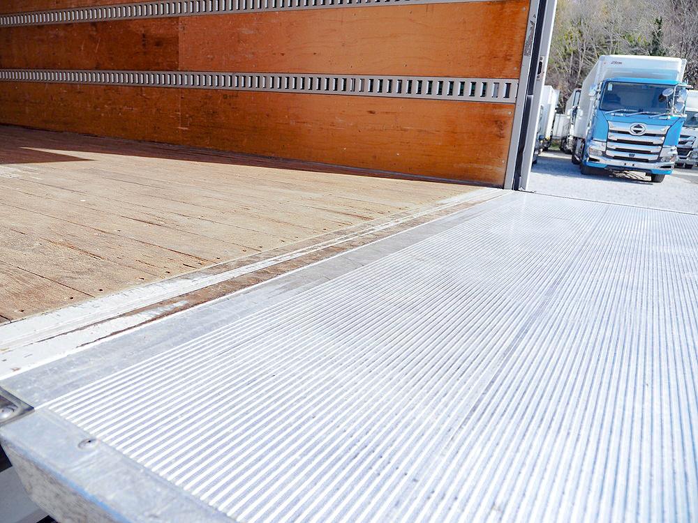 いすゞ エルフ バン車 小型 TRG-NPR85AN 年式 H27[写真18]