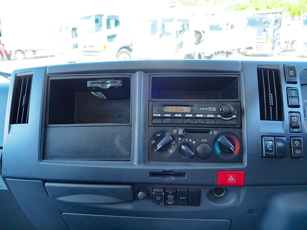 いすゞ エルフ バン車 小型 TRG-NPR85AN 年式 H27[写真25]