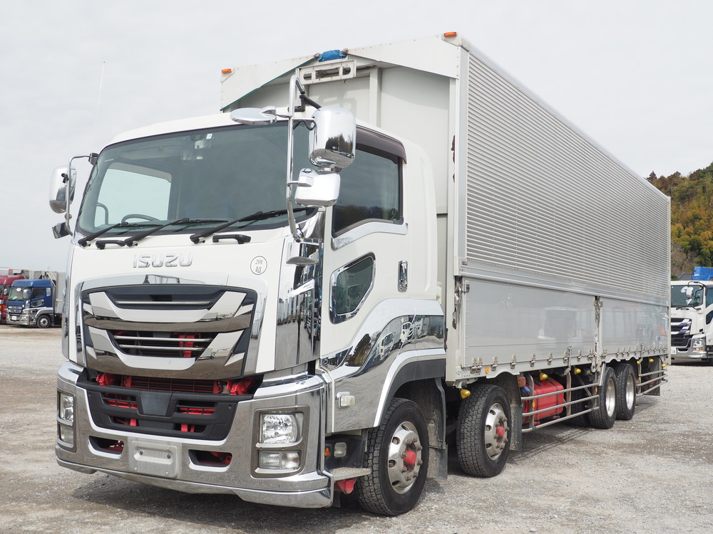 いすゞ ギガ ウイング車 大型 QPG-CYJ77B 年式 H28[写真01]