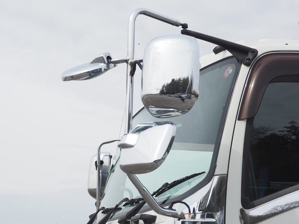 いすゞ ギガ ウイング車 大型 QPG-CYJ77B 年式 H28[写真09]