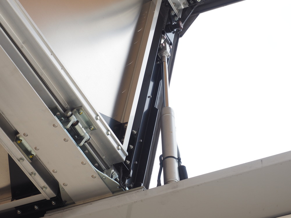 いすゞ ギガ ウイング車 大型 QPG-CYJ77B 年式 H28[写真26]