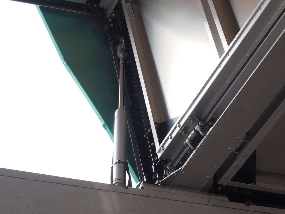 いすゞ ギガ ウイング車 大型 QPG-CYJ77B 年式 H28[写真25]