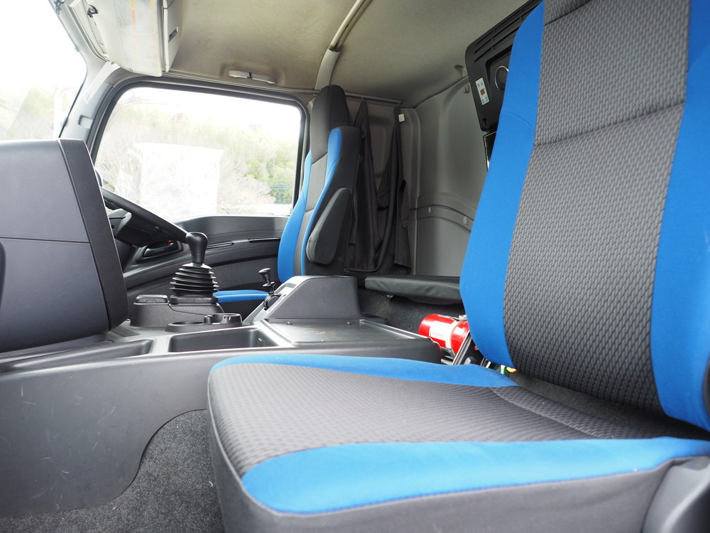 いすゞ ギガ ウイング車 大型 QPG-CYJ77B 年式 H28[写真44]