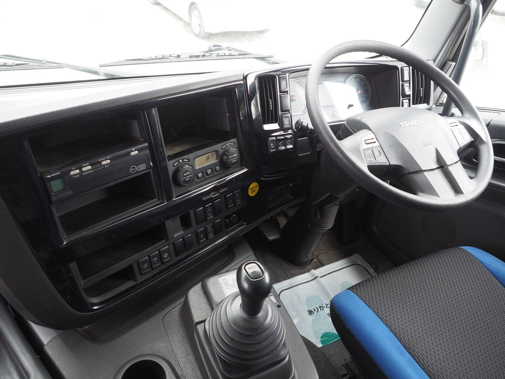 いすゞ ギガ ウイング車 大型 QPG-CYJ77B 年式 H28[写真39]