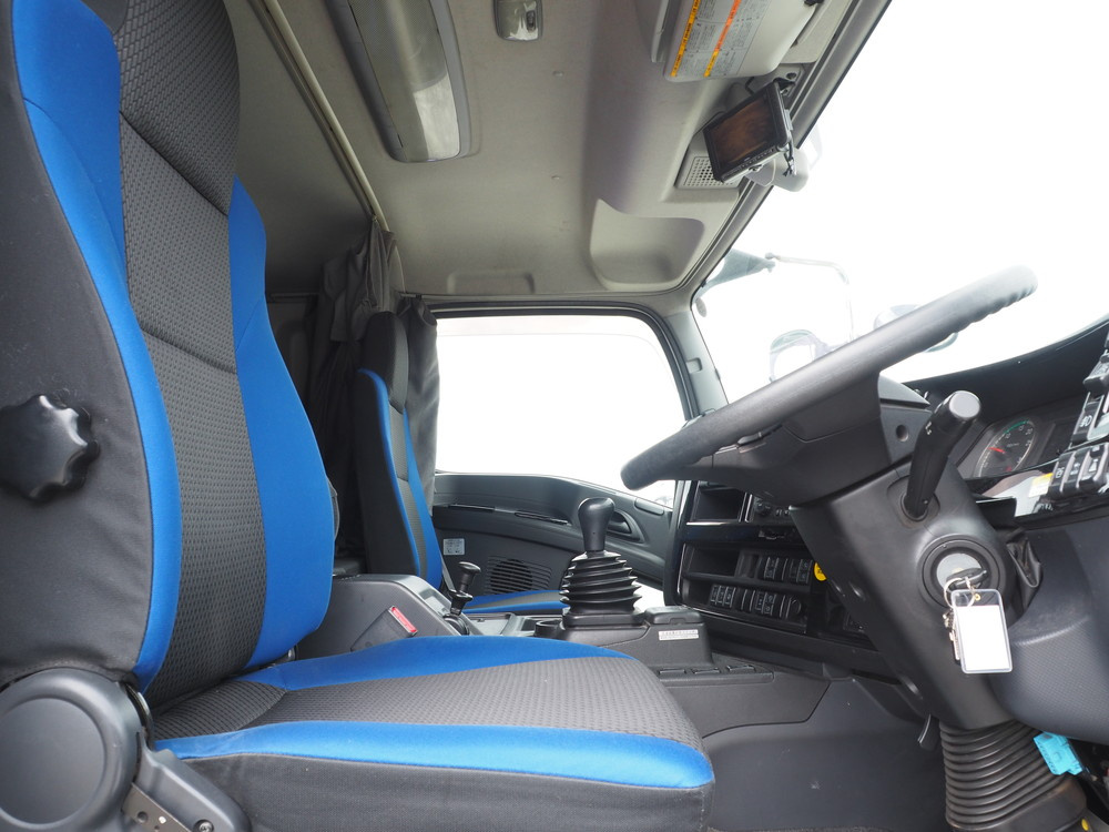 いすゞ ギガ ウイング車 大型 QPG-CYJ77B 年式 H28[写真37]