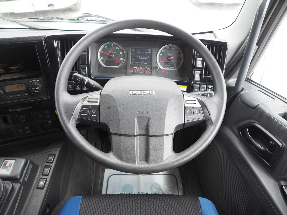 いすゞ ギガ ウイング車 大型 QPG-CYJ77B 年式 H28[写真38]