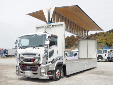 いすゞ ギガ ウイング車 大型 QPG-CYJ77B 年式 H28 [写真02]
