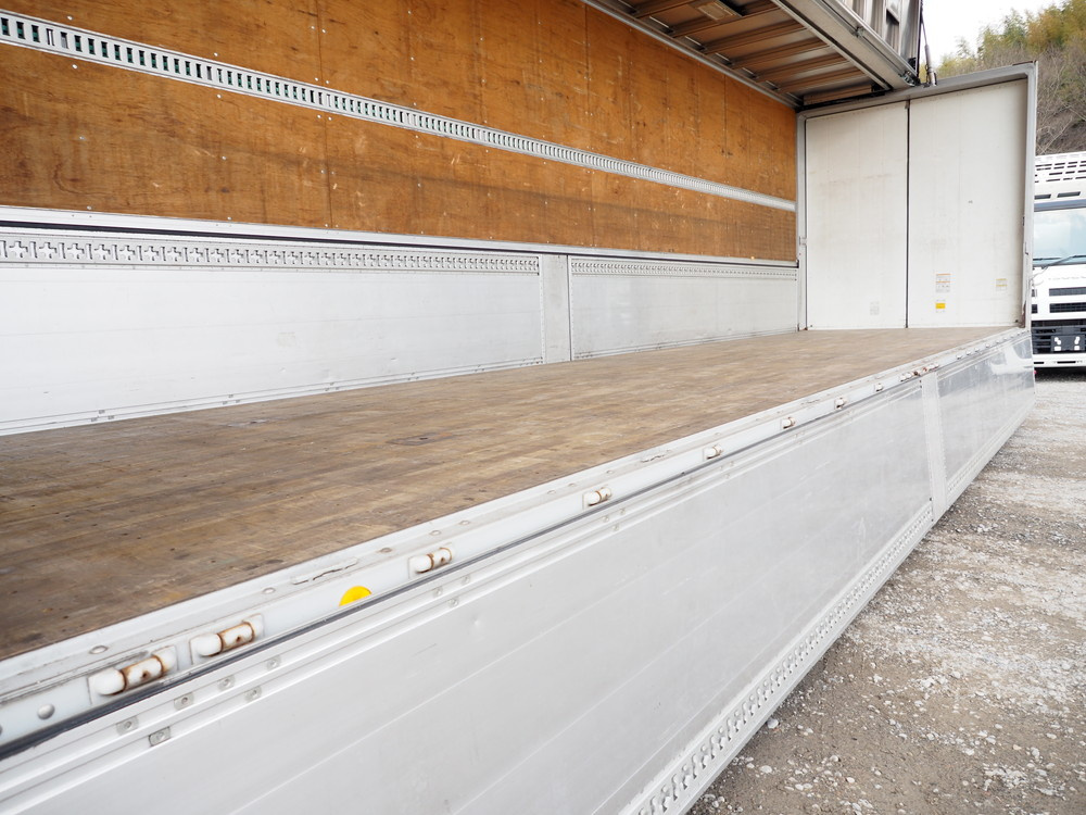 いすゞ ギガ ウイング車 大型 QKG-CYJ77A 年式 H27[写真17]