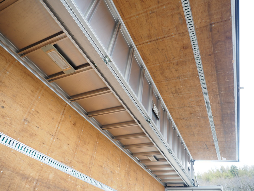 いすゞ ギガ ウイング車 大型 QKG-CYJ77A 年式 H27[写真18]