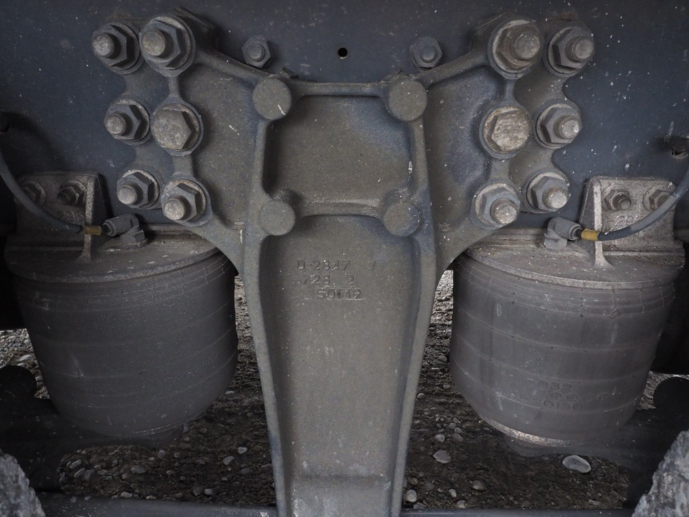 いすゞ ギガ ウイング車 大型 QKG-CYJ77A 年式 H27[写真32]