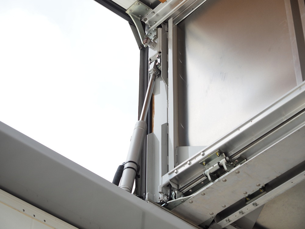 いすゞ ギガ ウイング車 大型 QKG-CYJ77A 年式 H26[写真11]