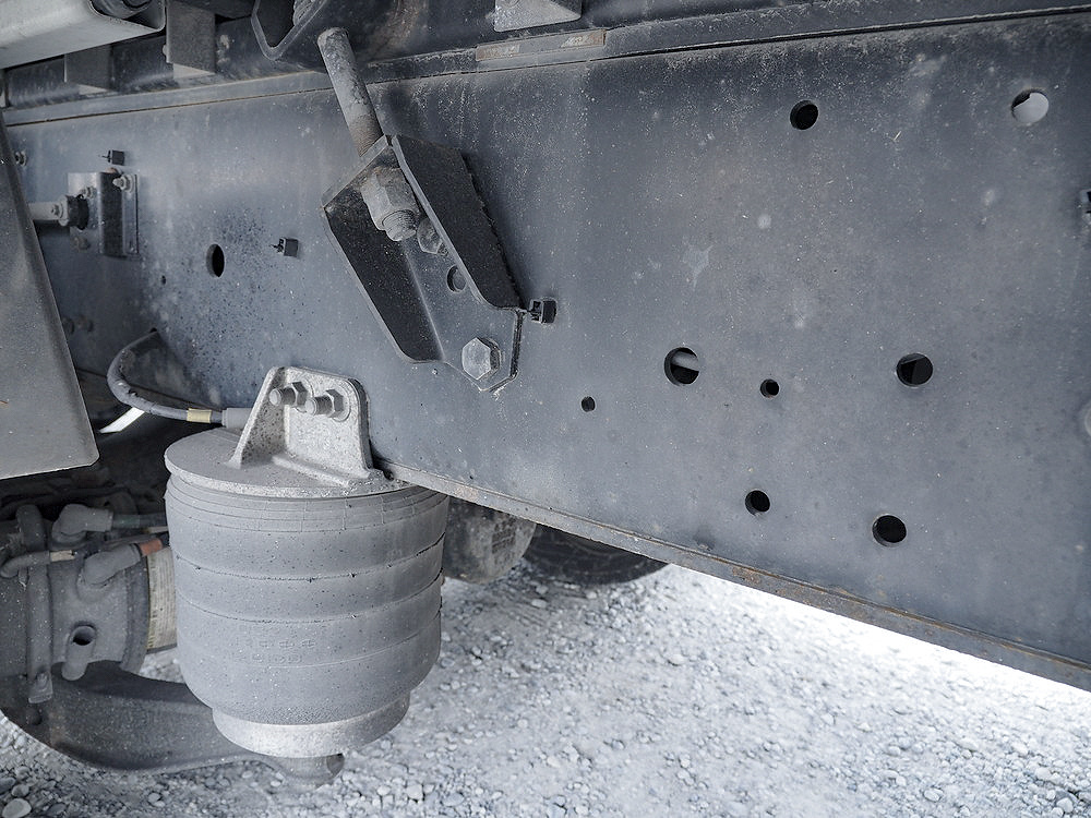 いすゞ ギガ ウイング車 大型 QKG-CYJ77A 年式 H26[写真28]