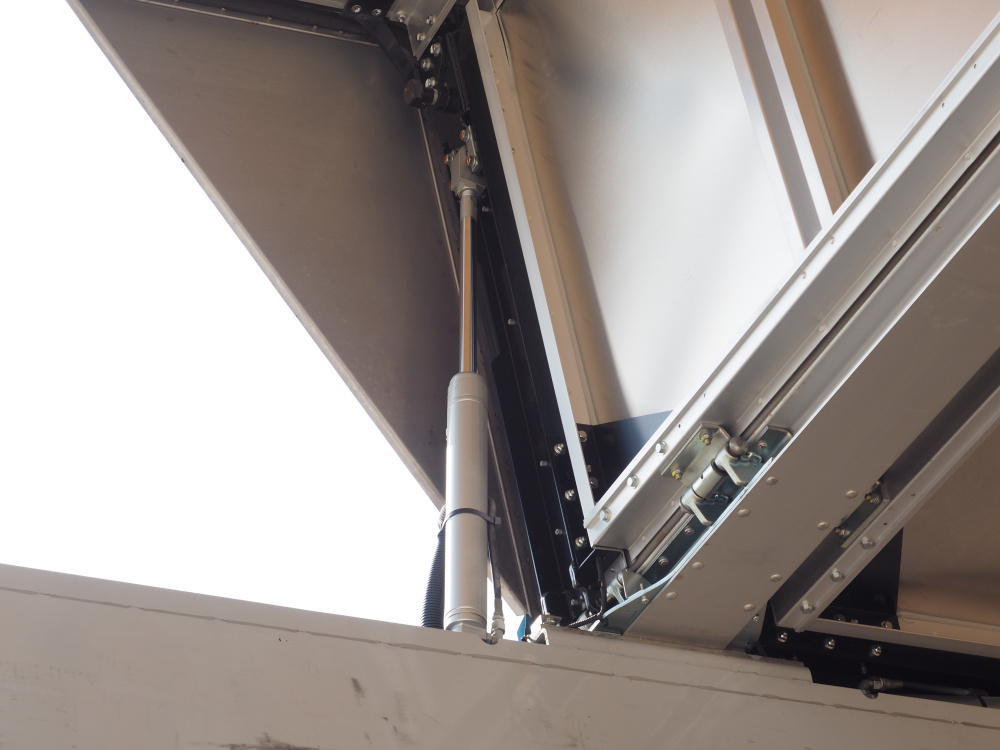 いすゞ ギガ ウイング車 大型 QPG-CYJ77B 年式 H29[写真15]