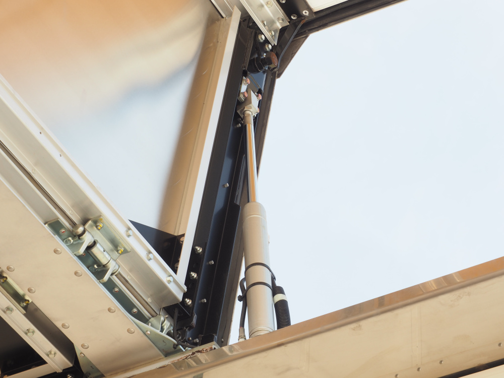 いすゞ ギガ ウイング車 大型 QPG-CYJ77B 年式 H29[写真16]