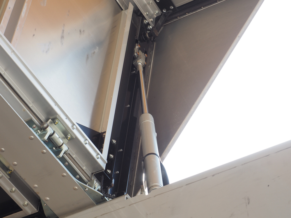 いすゞ ギガ ウイング車 大型 QPG-CYJ77B 年式 H29[写真10]