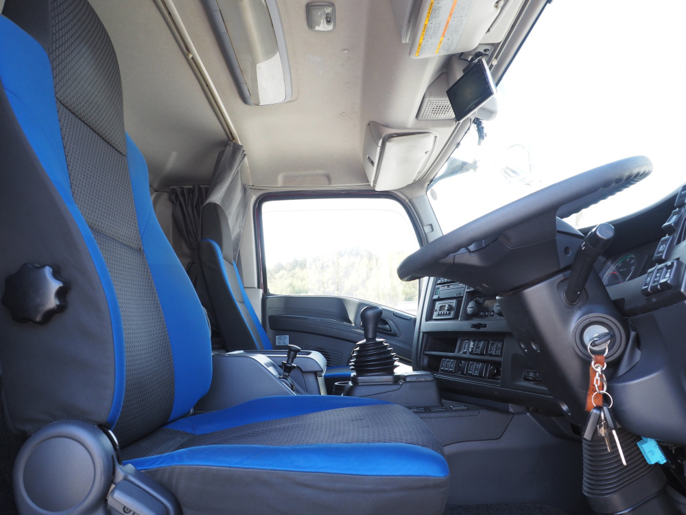 いすゞ ギガ ウイング車 大型 QPG-CYJ77B 年式 H29[写真23]