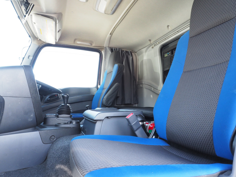 いすゞ ギガ ウイング車 大型 QPG-CYJ77B 年式 H29[写真32]