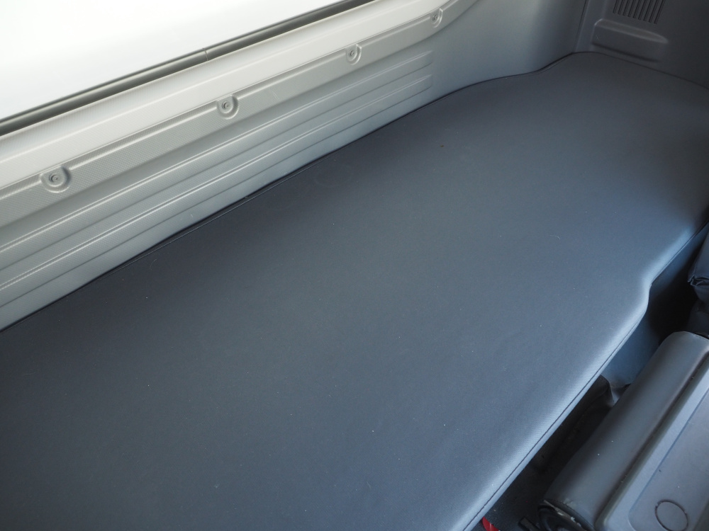 いすゞ フォワード 冷凍バン 中型 TKG-FRR90S2 年式 H27[写真31]