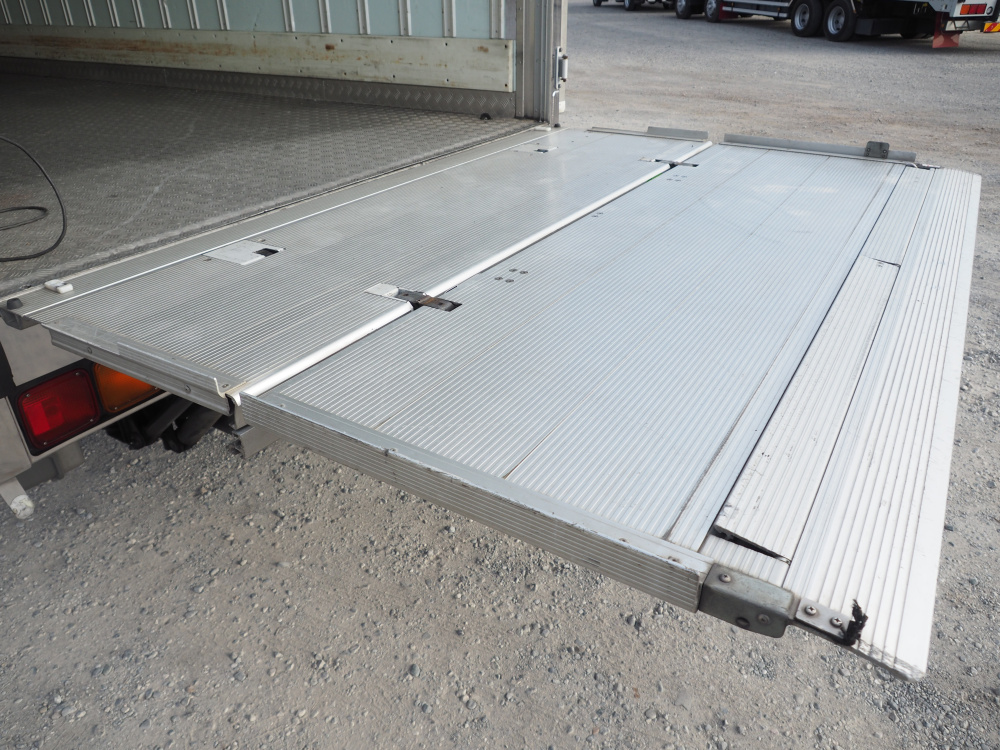 いすゞ フォワード 冷凍バン 中型 TKG-FRR90S2 年式 H27[写真22]