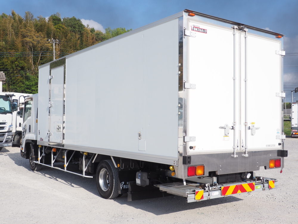 いすゞ フォワード 冷凍バン 中型 TKG-FRR90S2 年式 H27[写真07]