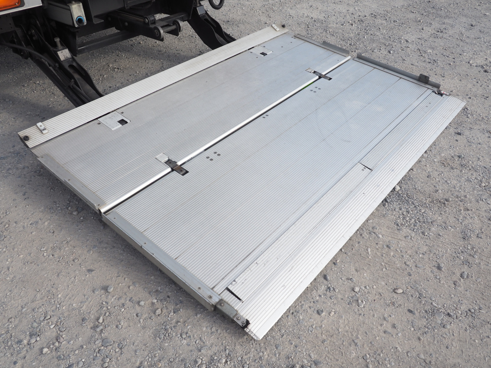 いすゞ フォワード 冷凍バン 中型 TKG-FRR90S2 年式 H27[写真21]