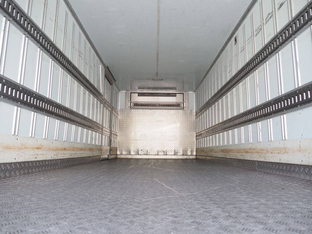 いすゞ フォワード 冷凍バン 中型 TKG-FRR90S2 年式 H27[写真17]