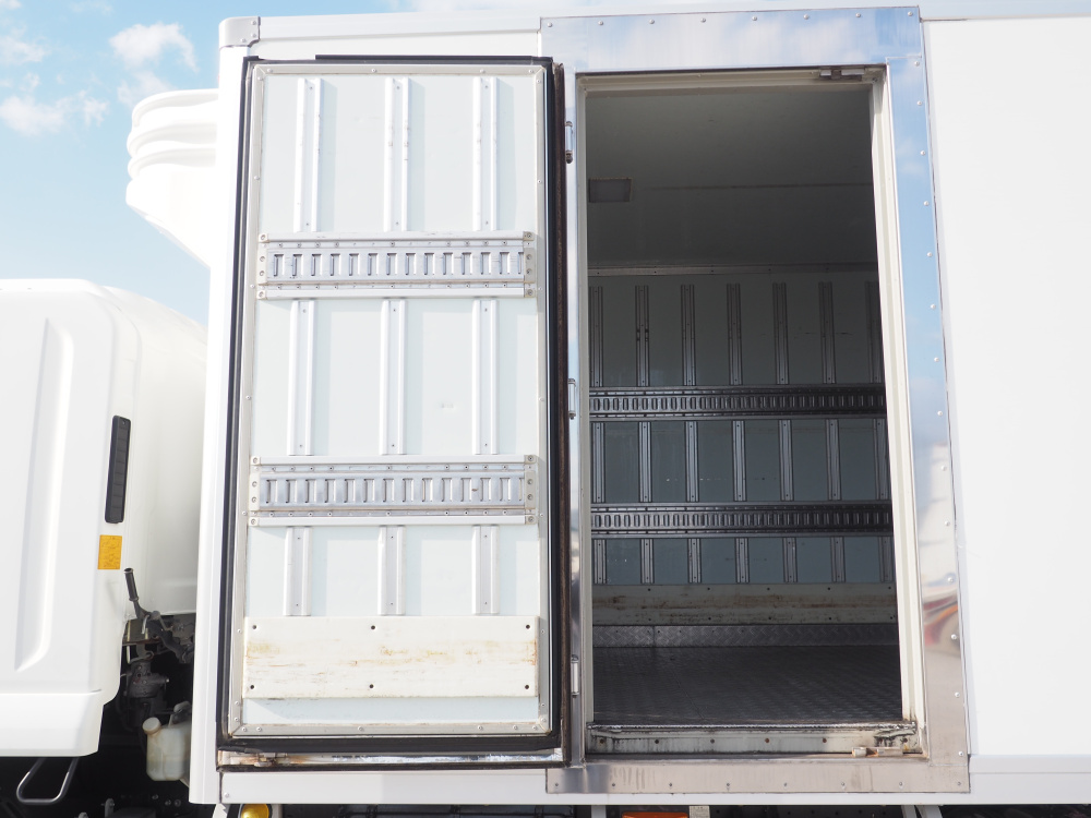 いすゞ フォワード 冷凍バン 中型 TKG-FRR90S2 年式 H27[写真14]